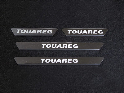 Volkswagen Touareg (14–) Накладки на пороги (зеркальные надпись Touareg) (R-Line)