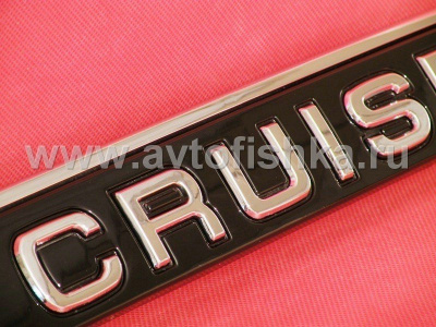 Toyota Land Cruiser 80, 100 (98-07) накладка на заднюю дверь, с логотипом "Land Cruiser", черная